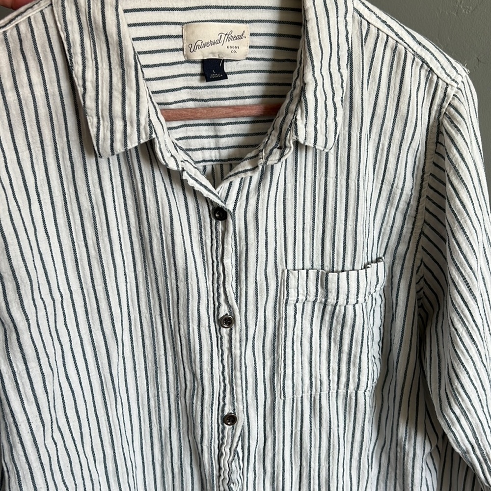 Universal Thread Shirt - Picture 4 of 4